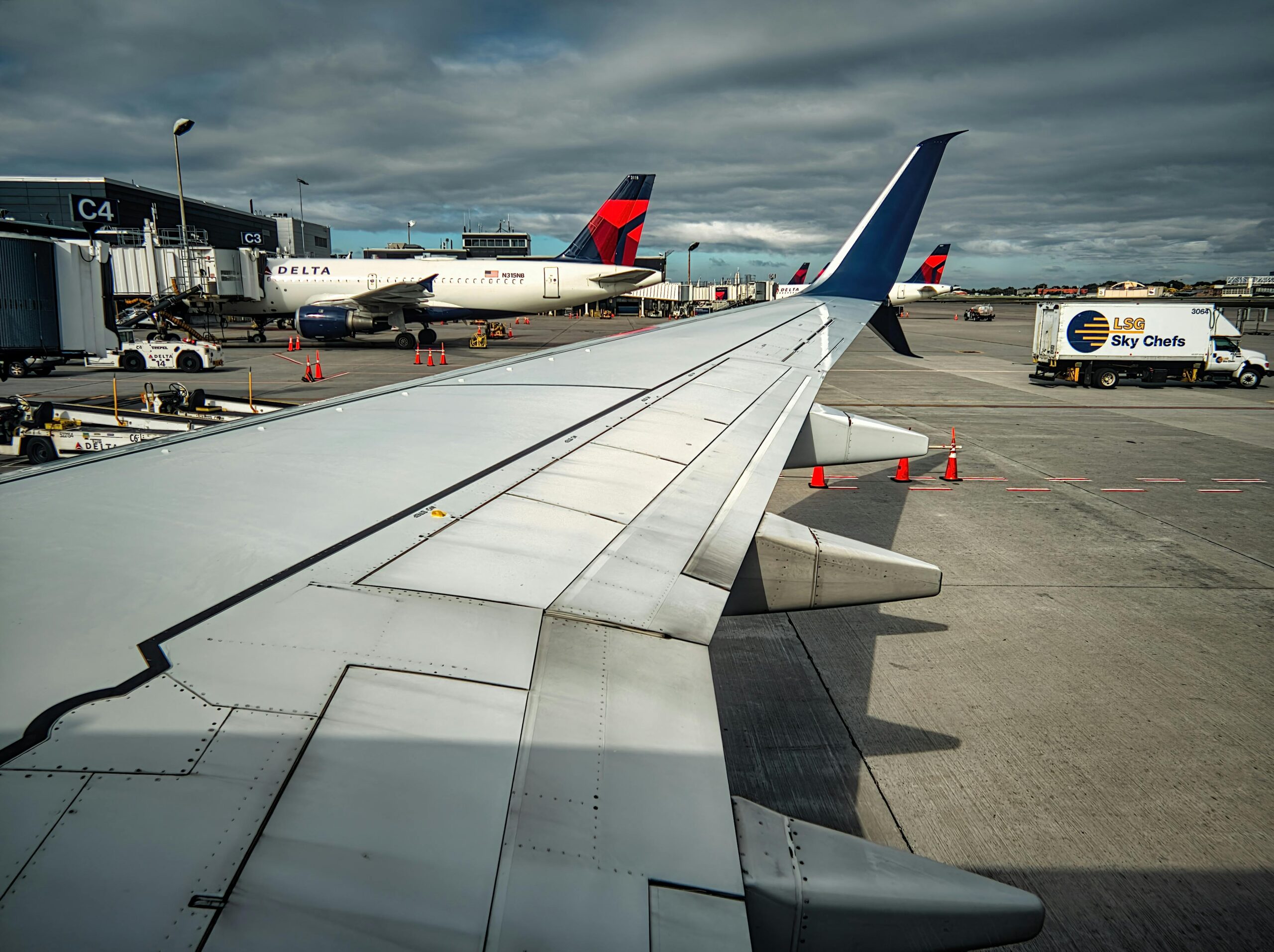 Delta Flight DL275 Diverted at LAX: How Will it Affect Delta’s Global Operations?